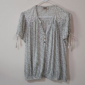 VAC Nine West Vintage American Collection liberty floral blouse. Size L
